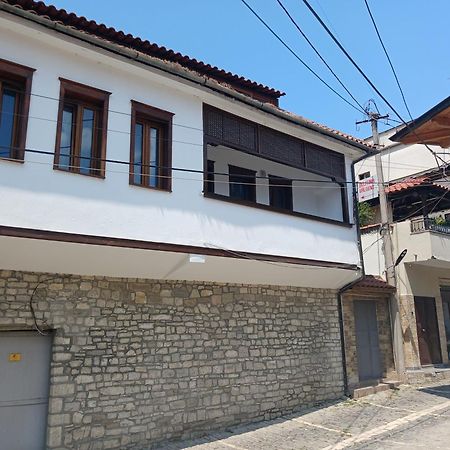 Bujtina Valgent Bed and Breakfast Berat Exteriör bild