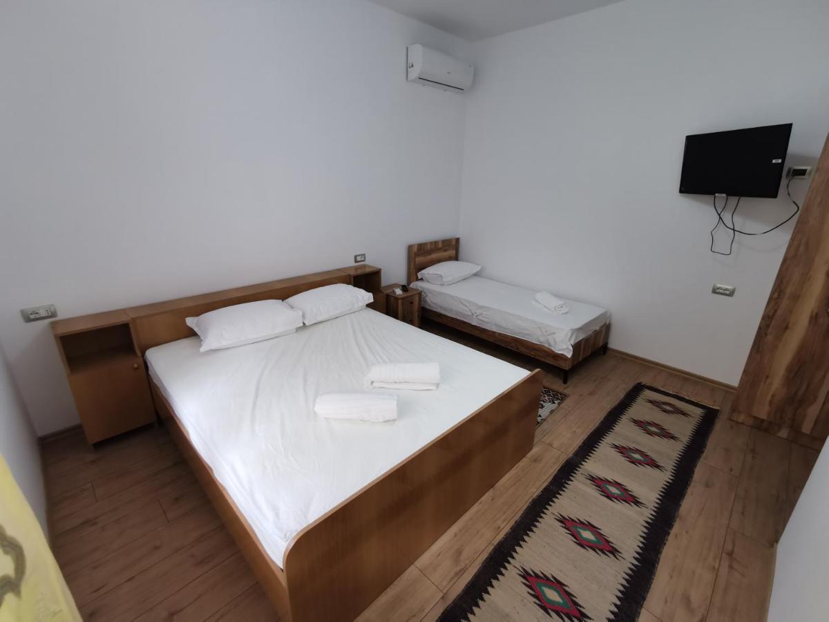 Bujtina Valgent Bed and Breakfast Berat Exteriör bild