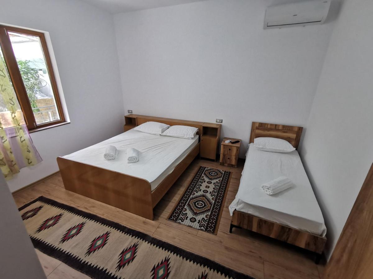 Bujtina Valgent Bed and Breakfast Berat Exteriör bild
