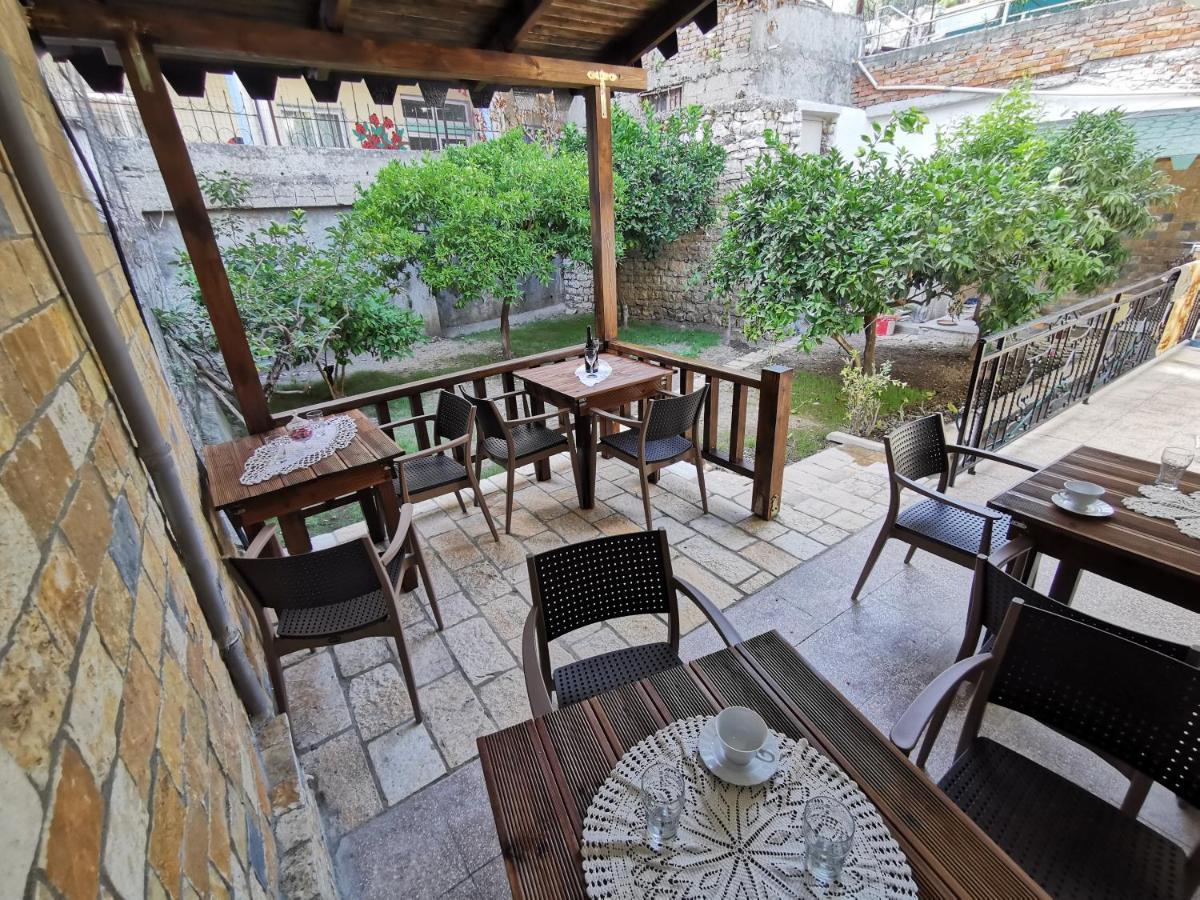 Bujtina Valgent Bed and Breakfast Berat Exteriör bild