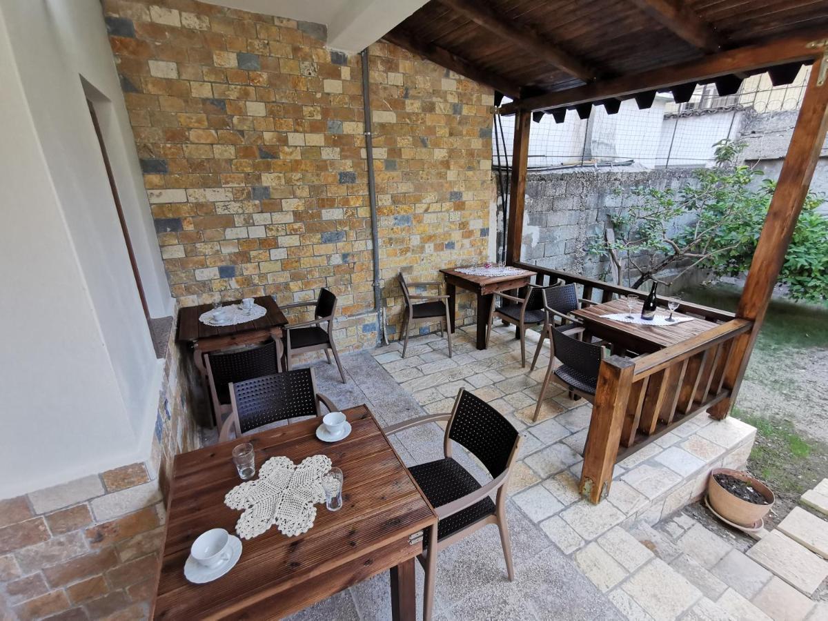Bujtina Valgent Bed and Breakfast Berat Exteriör bild