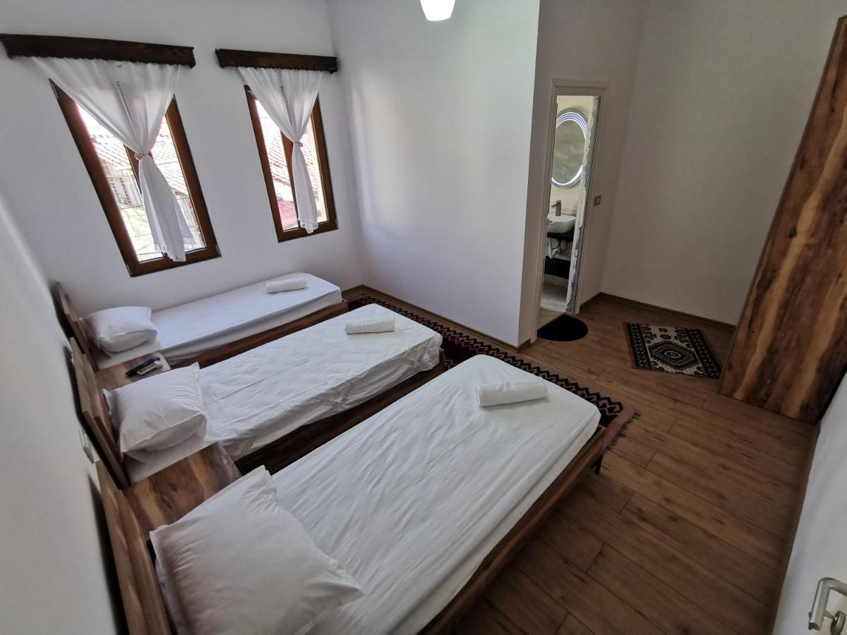 Bujtina Valgent Bed and Breakfast Berat Exteriör bild