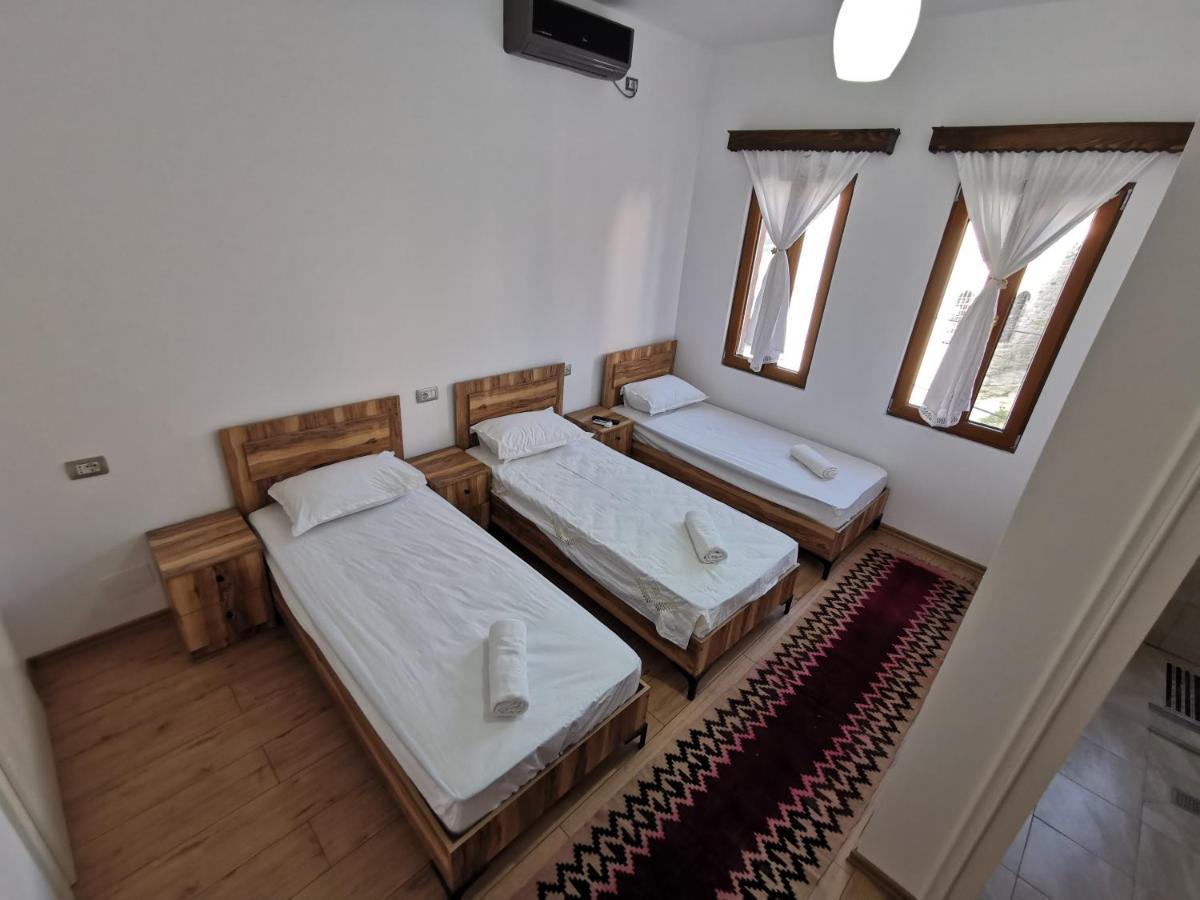 Bujtina Valgent Bed and Breakfast Berat Exteriör bild